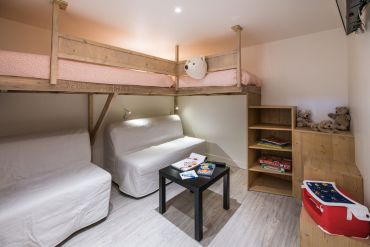 Chambre moderne pour enfants avec salle de jeux